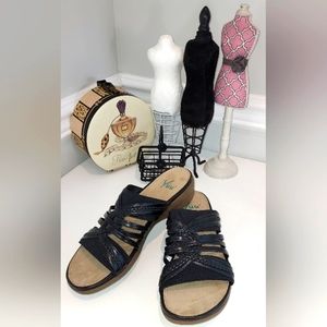 YUU Black Slip On Open Toe Mavie Sandals Sz 11 NWOB